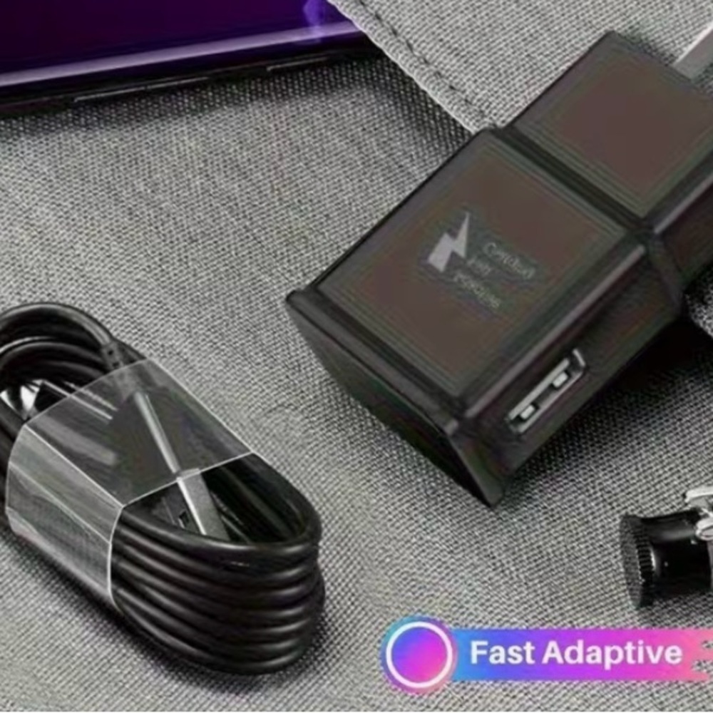 Black Fast Adaptive Charger with Cable